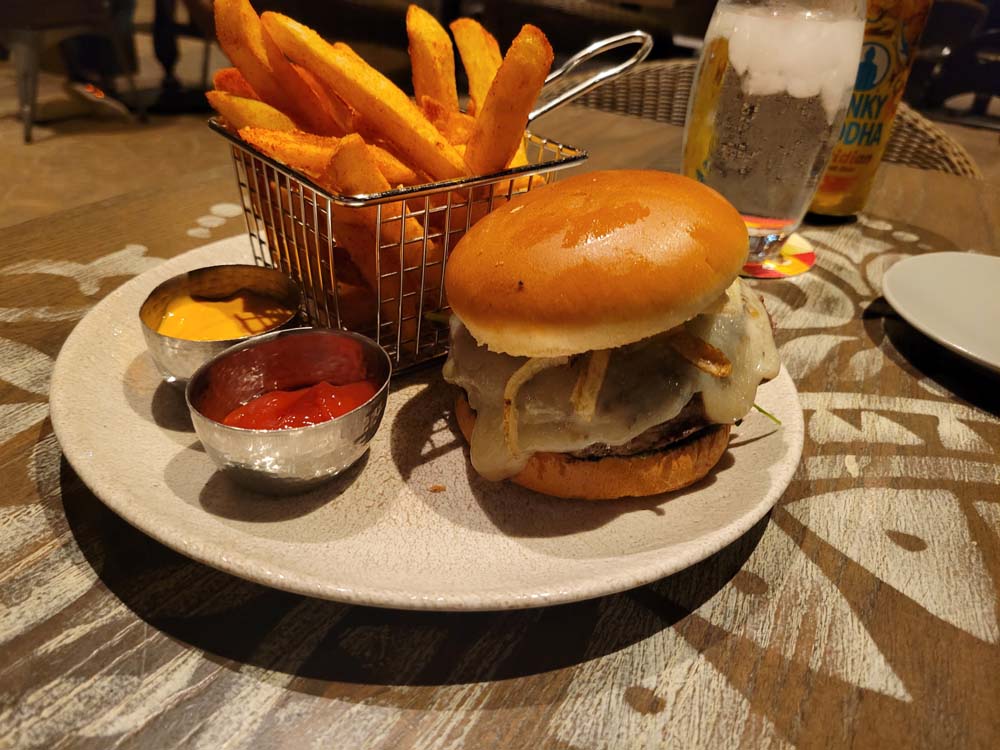 Three Bridges At Villa Del Lago - burger