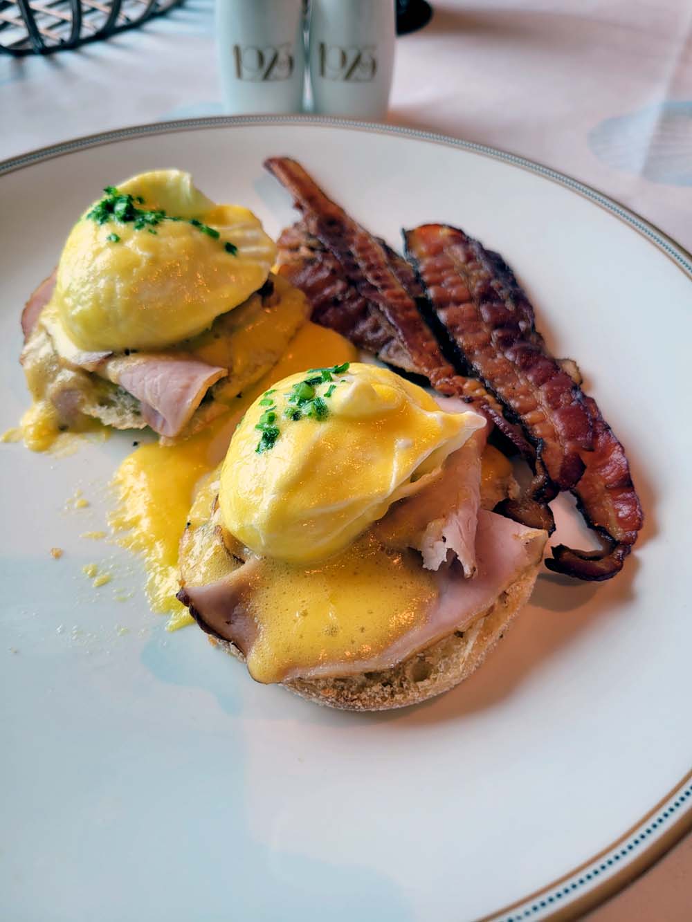 1923 breakfast eggs Benedict