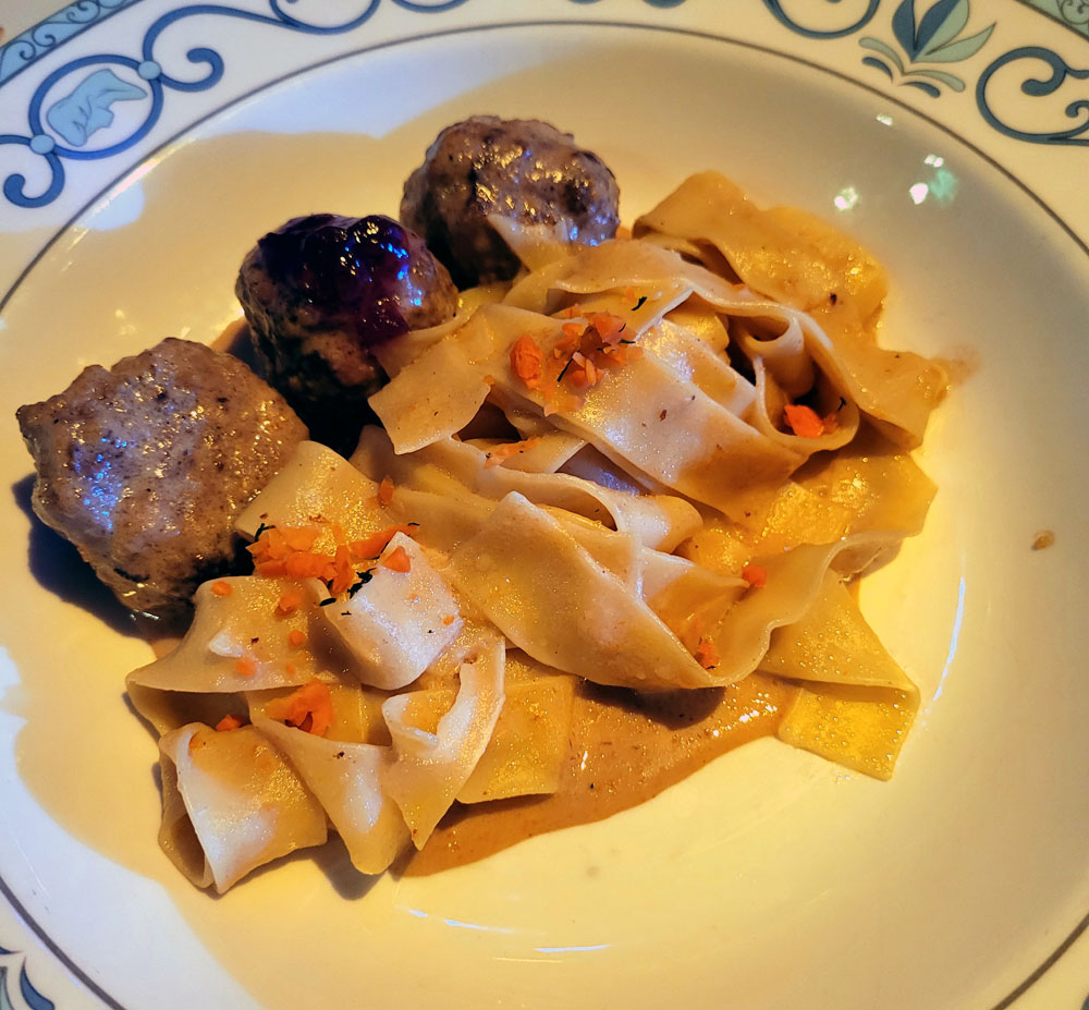 Disney Wish Arendelle dinner meatballs