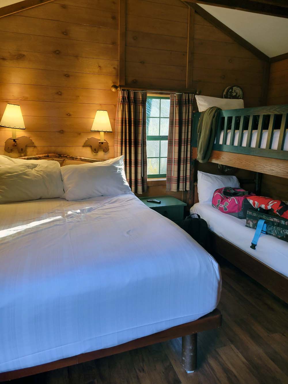 Fort Wilderness Cabins bedroom