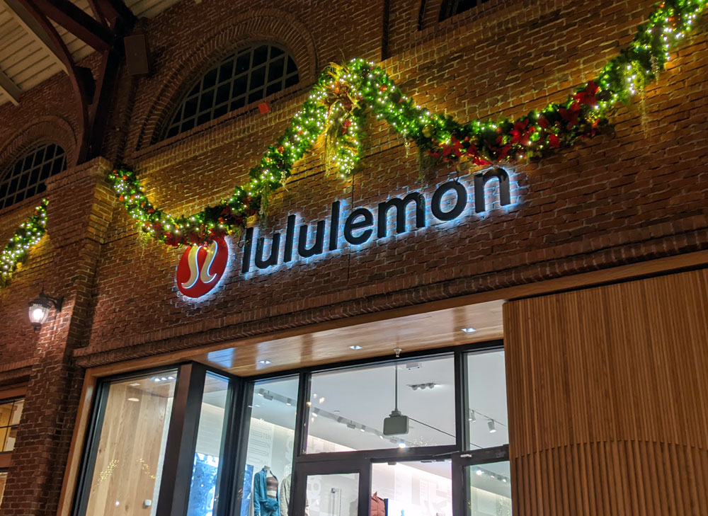 Disney Springs lululemon
