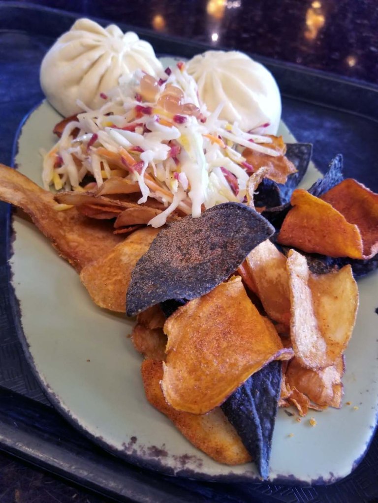 Satu'li Canteen Cheeseburger bao bun with chips