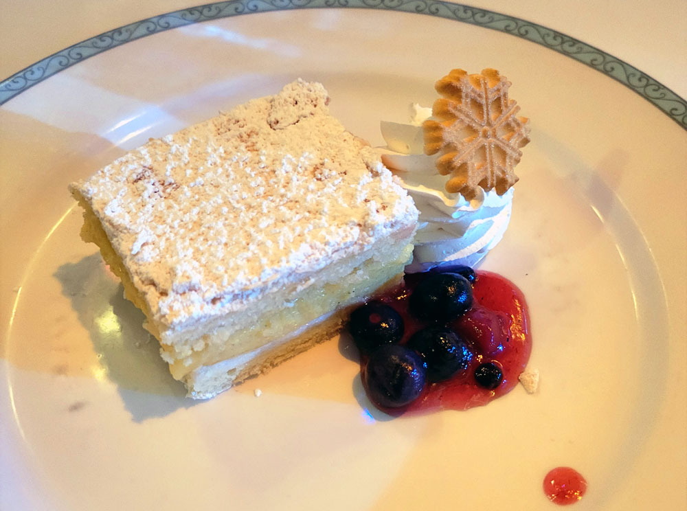 Disney Wish Arendelle dinner dessert