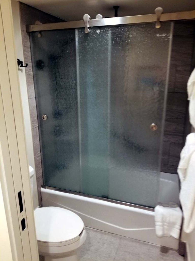 Deluxe Studio at Copper Creek - shower area